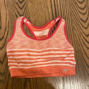 Sports bra with cups